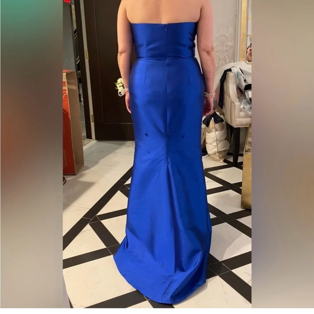 Stunning Frascara Evening Gown. All details of size are in attached photos - Picture 3 of 16